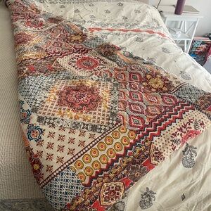 Multicolor Patterned Quilt